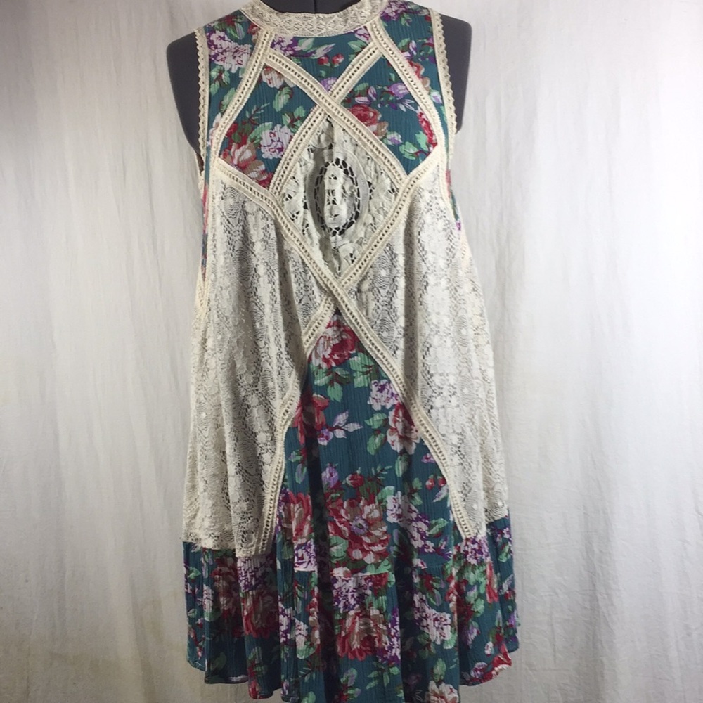 Umgee Floral & Cream Embroiled Eyelet Dress Size M